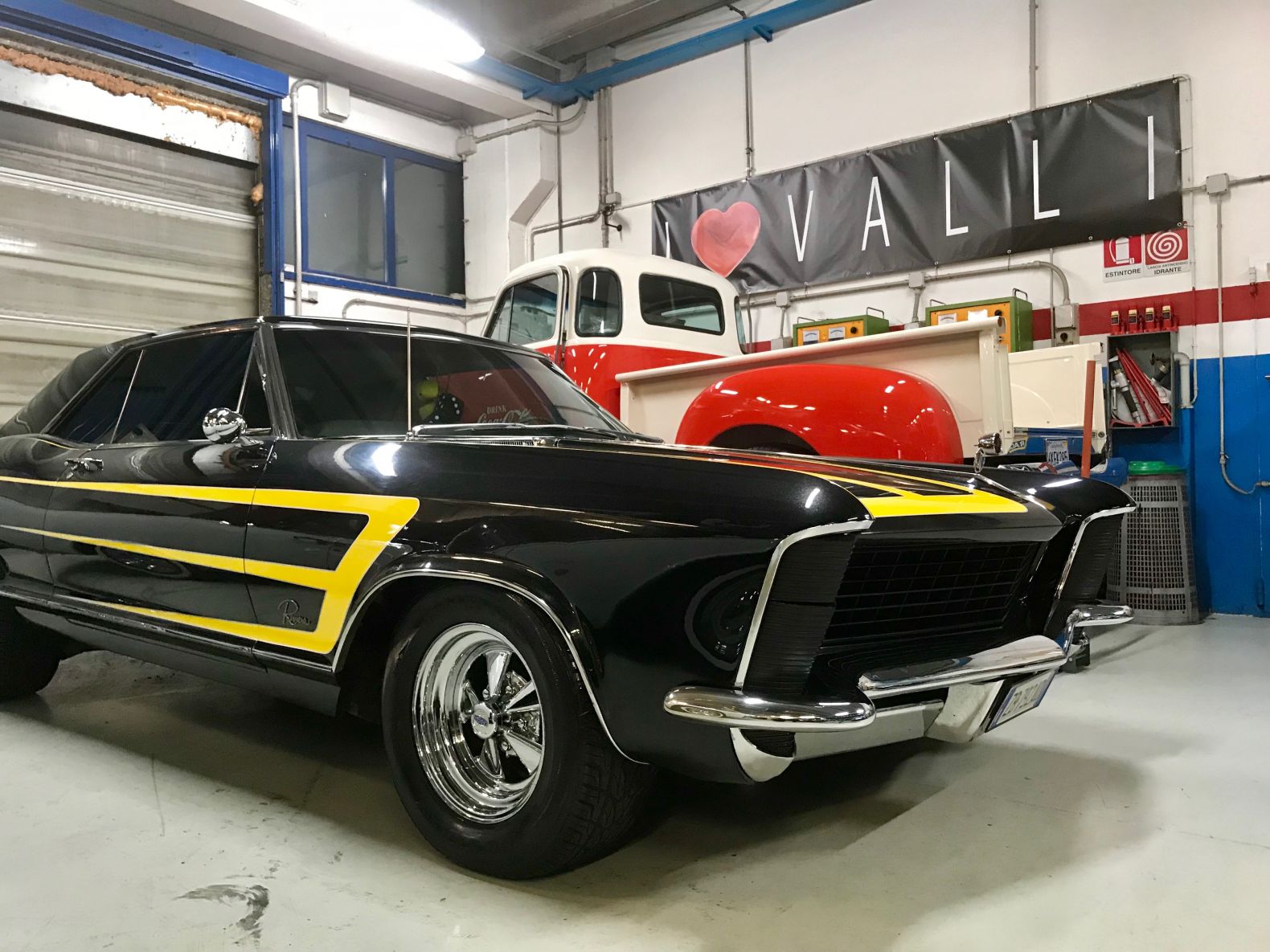 1965 Buick Riviera.jpg